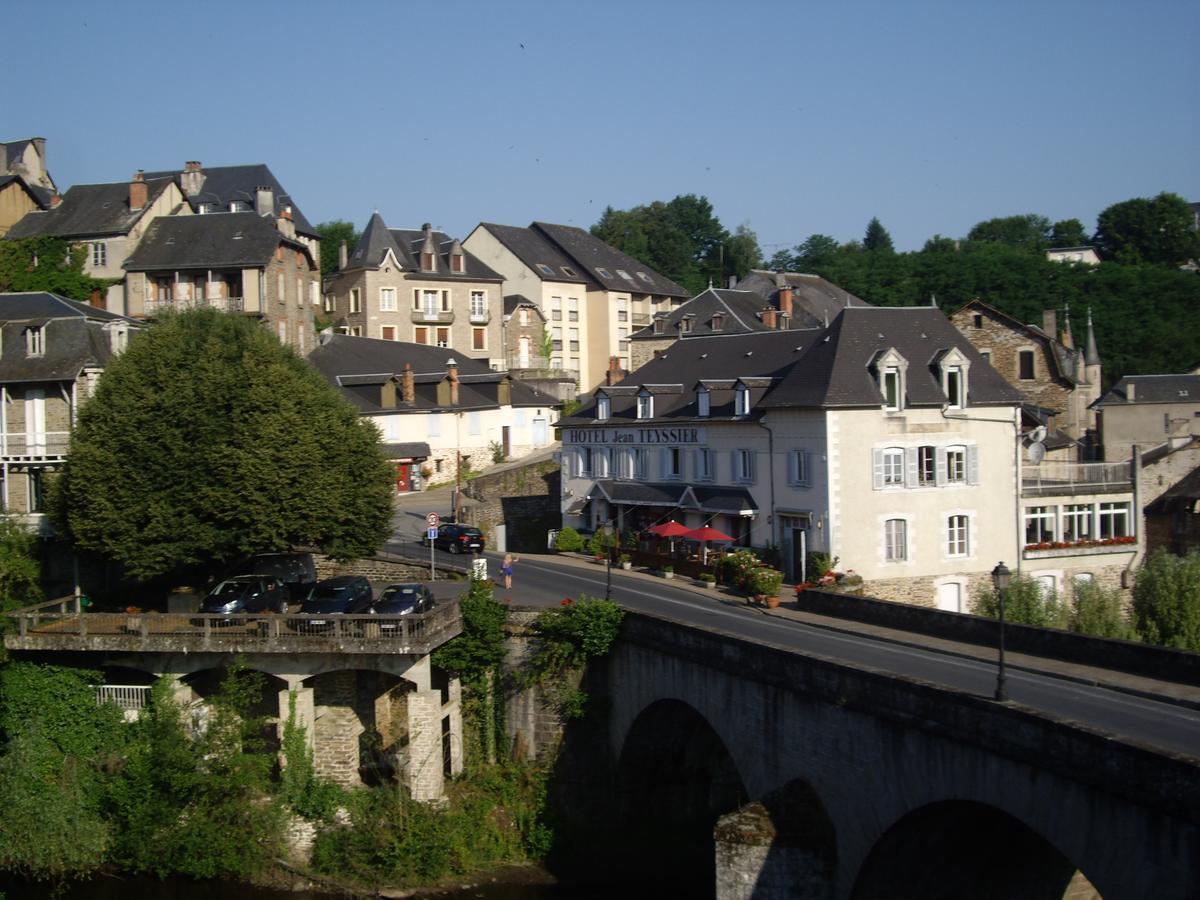 Logis Hotel Teyssier Uzerche Exteriér fotografie